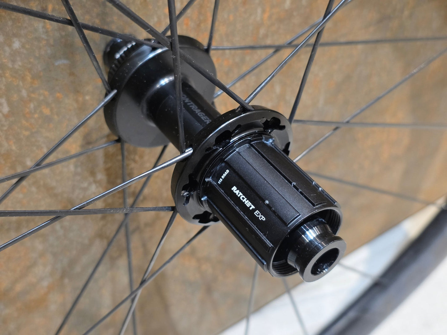Laufrad/Laufradsatz von Bontrager, BONTRAGER AEOLUS RSL 37 TLR LAUFRADSATZ DISC vor USEDBIKES - OB.DE Hintergrund