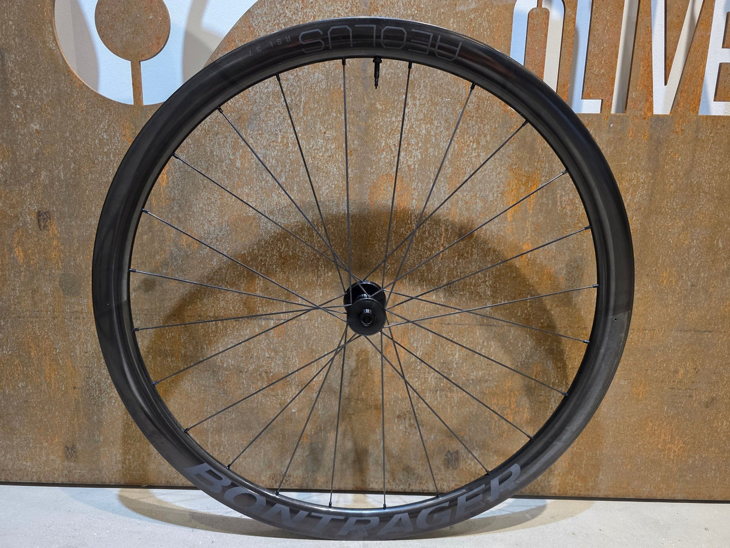 Laufrad/Laufradsatz von Bontrager, BONTRAGER AEOLUS RSL 37 TLR LAUFRADSATZ DISC vor USEDBIKES - OB.DE Hintergrund