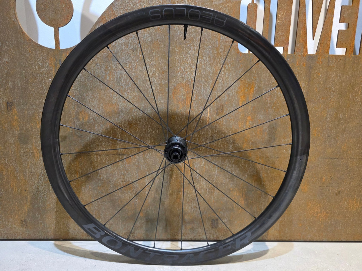 Laufrad/Laufradsatz von Bontrager, BONTRAGER AEOLUS RSL 37 TLR LAUFRADSATZ DISC vor USEDBIKES - OB.DE Hintergrund