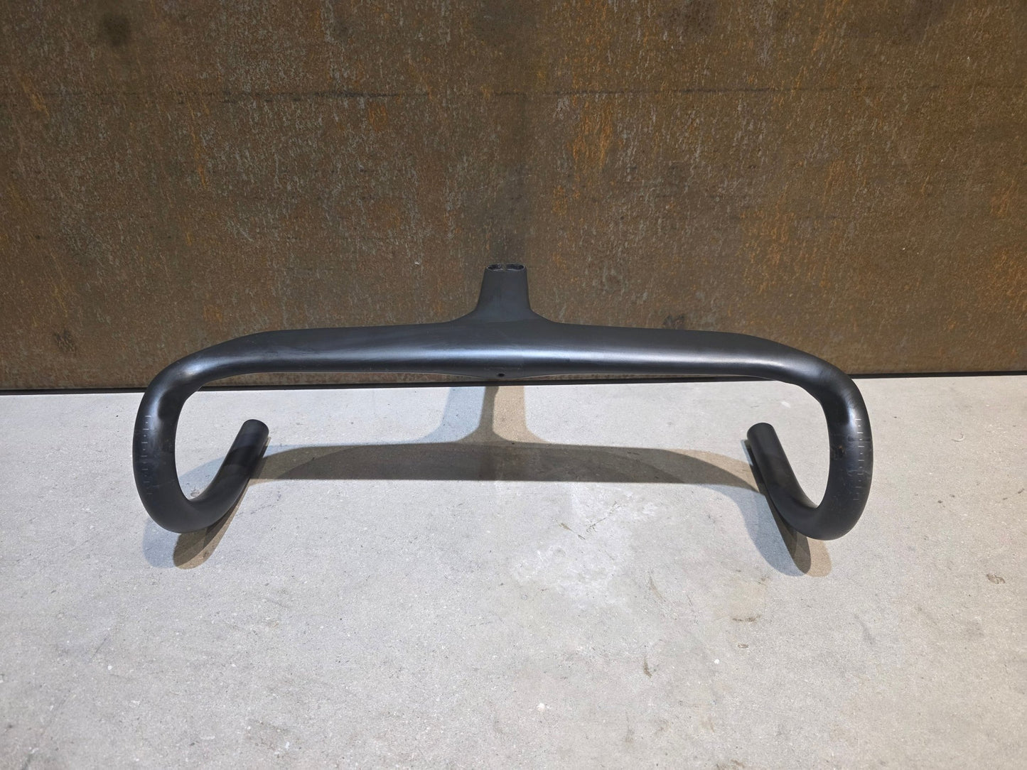 Lenker von Trek, BONTRAGER AEOLUS RSL VR - C LENKER - / VORBAUEINHEIT 440 / 110MM vor USEDBIKES - OB.DE Hintergrund