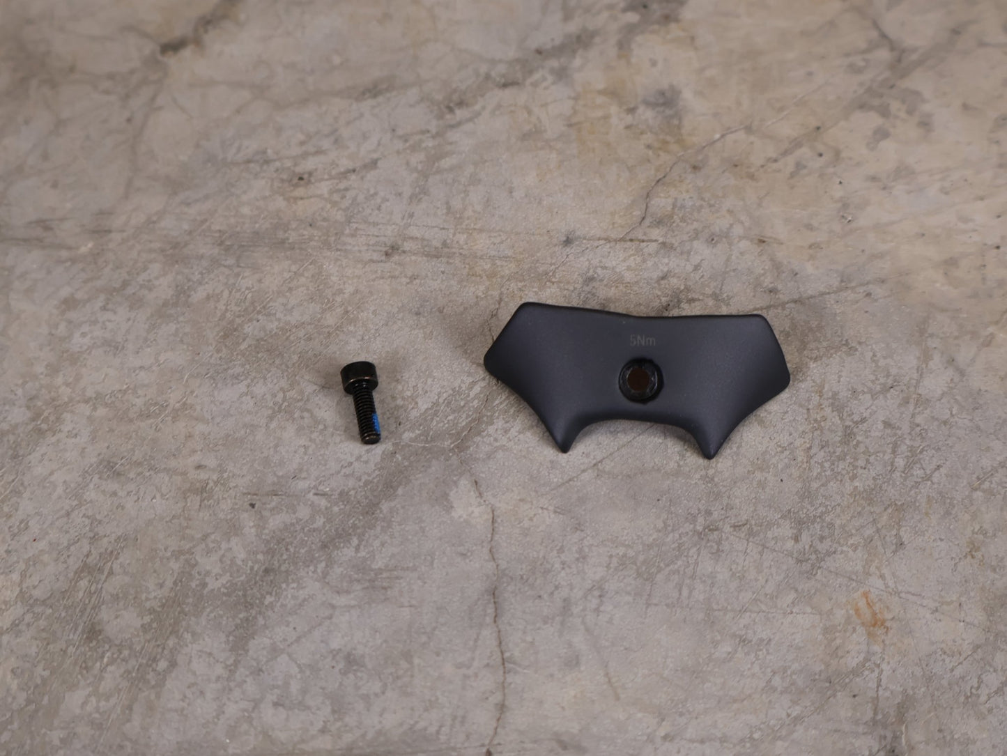 Lenker von Trek, BONTRAGER AEOLUS RSL VR - C – PRO TEAM BARSTEM 400/400 × 140 MM – LIDL - TREK SONDERANFERTIGUNG vor USEDBIKES - OB.DE Hintergrund