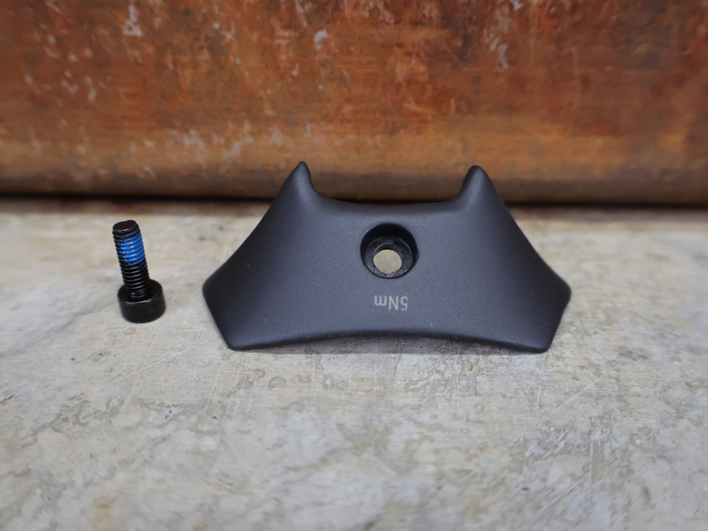 Lenker von Trek, BONTRAGER AEOLUS RSL VR - C – PRO TEAM BARSTEM 400/400 × 140 MM – LIDL - TREK SONDERANFERTIGUNG vor USEDBIKES - OB.DE Hintergrund