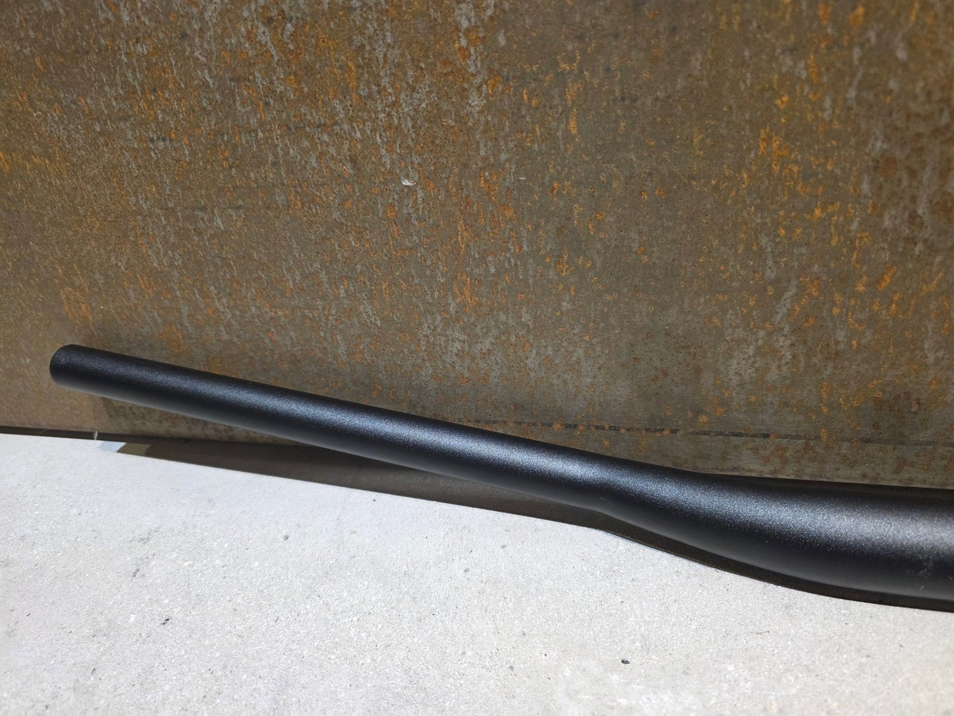 Lenker von Bontrager, BONTRAGER APPROVED 31.8MM LOW - RISE MOUNTAINBIKE LENKER 745MM vor USEDBIKES - OB.DE Hintergrund