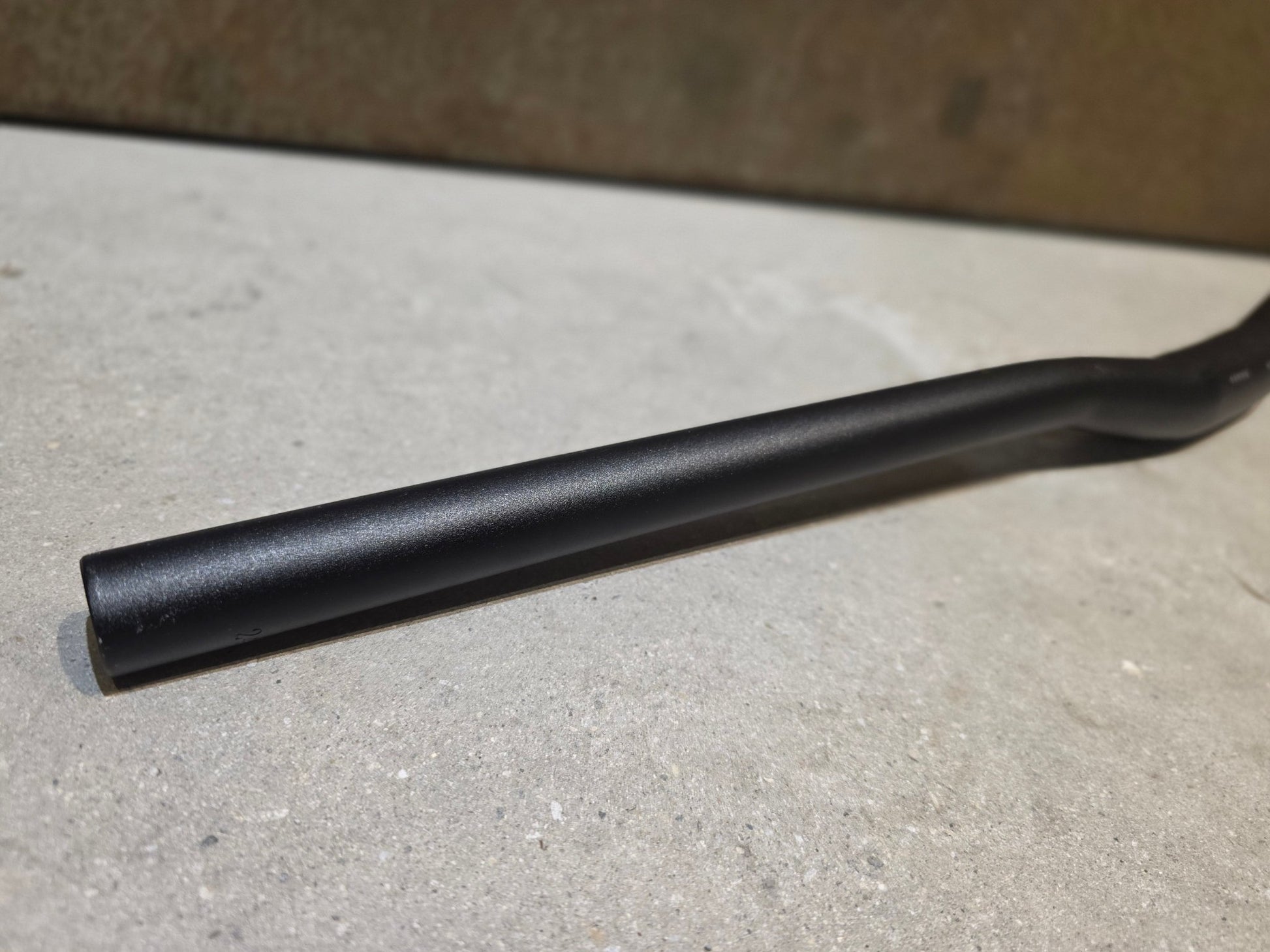 Lenker von Bontrager, BONTRAGER APPROVED 31.8MM LOW - RISE MOUNTAINBIKE LENKER 745MM vor USEDBIKES - OB.DE Hintergrund