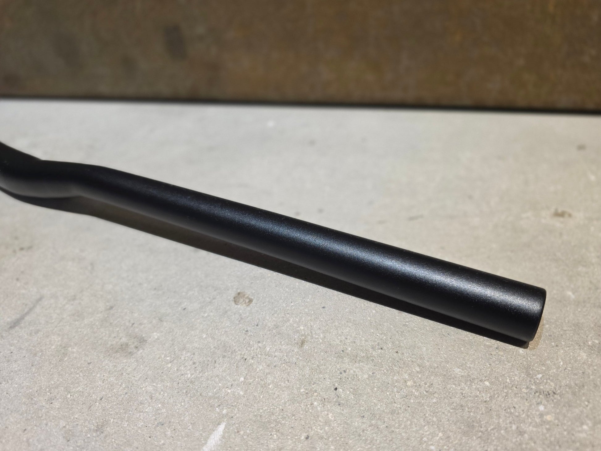 Lenker von Bontrager, BONTRAGER APPROVED 31.8MM LOW - RISE MOUNTAINBIKE LENKER 745MM vor USEDBIKES - OB.DE Hintergrund