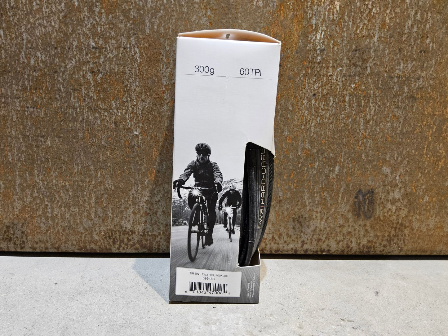 Reifen von Bontrager, BONTRAGER AW3 HARD - CAE LITE RENNRADREIFEN 700C X 28MM in variant_title vor USEDBIKES - OB.DE Hintergrund