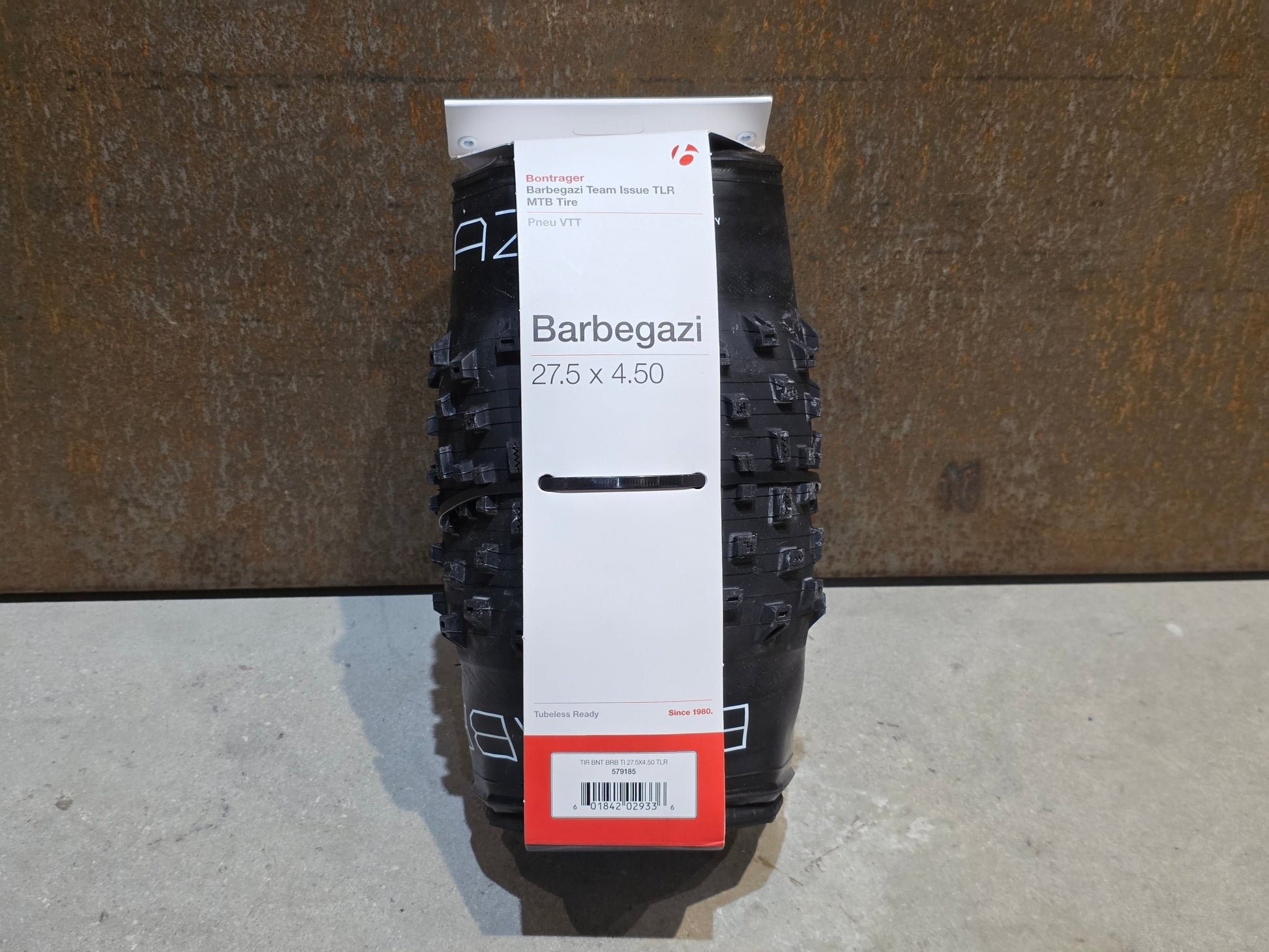 Reifen von Bontrager, BONTRAGER BARBEGAZI FATBIKE REIFEN 27.5X4.5 vor USEDBIKES - OB.DE Hintergrund