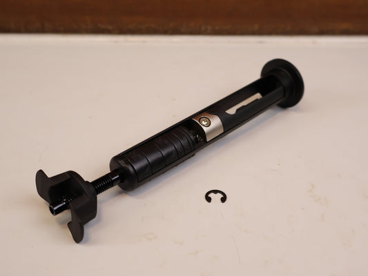 Luftpumpen & Werkzeug von Bontrager, BONTRAGER BITS INTEGRATED MTB TOOL HALTERUNG GABELSCHAFT vor USEDBIKES-OB.DE Hintergrund