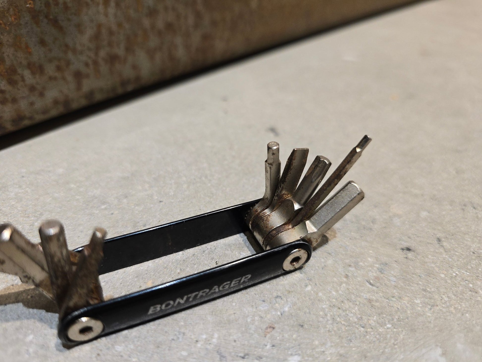 Luftpumpen & Werkzeug von Bontrager, BONTRAGER BITS INTEGRIERTES MTB - WERKZEUG in variant_title vor USEDBIKES - OB.DE Hintergrund