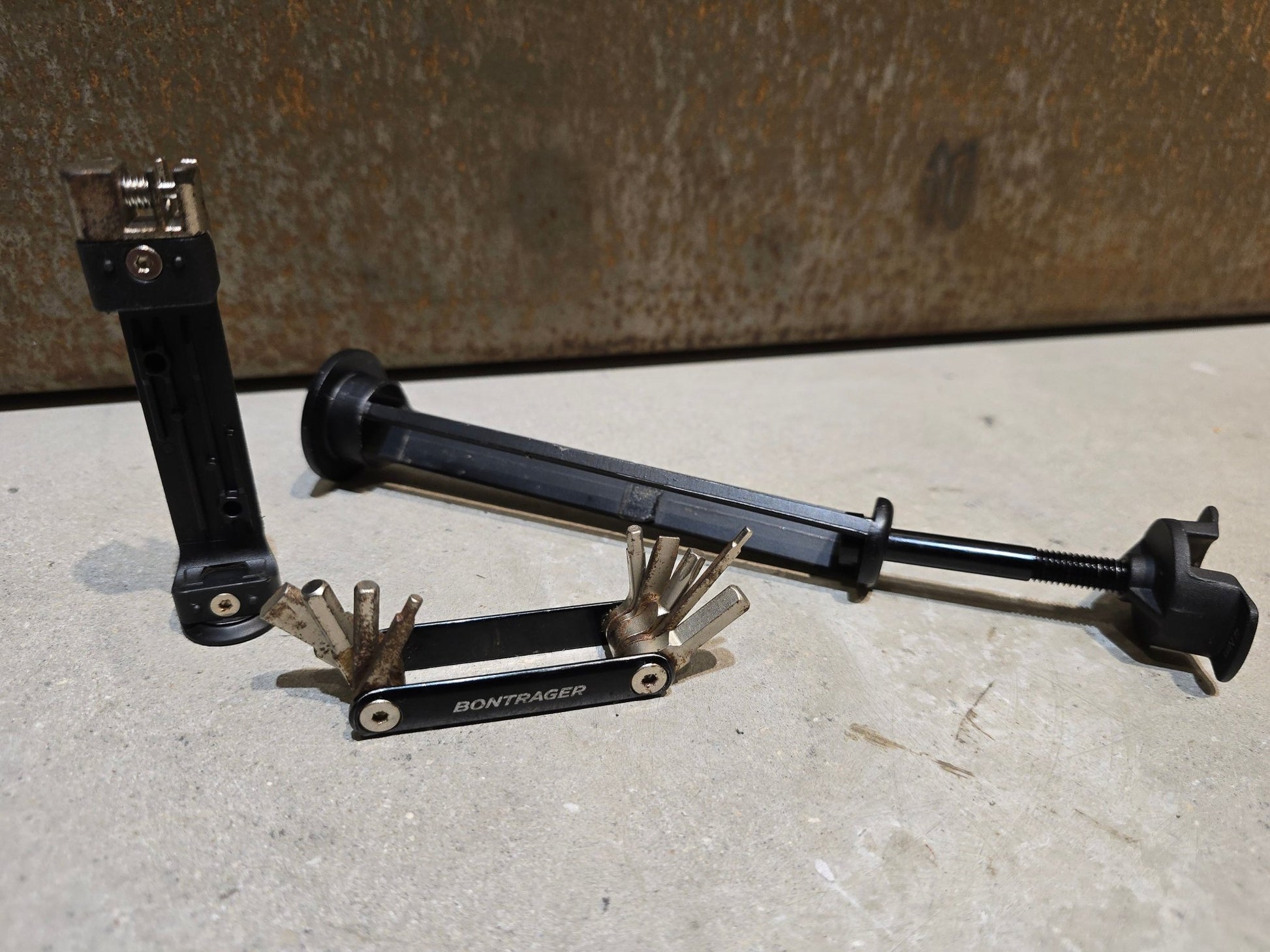 Luftpumpen & Werkzeug von Bontrager, BONTRAGER BITS INTEGRIERTES MTB - WERKZEUG in variant_title vor USEDBIKES - OB.DE Hintergrund