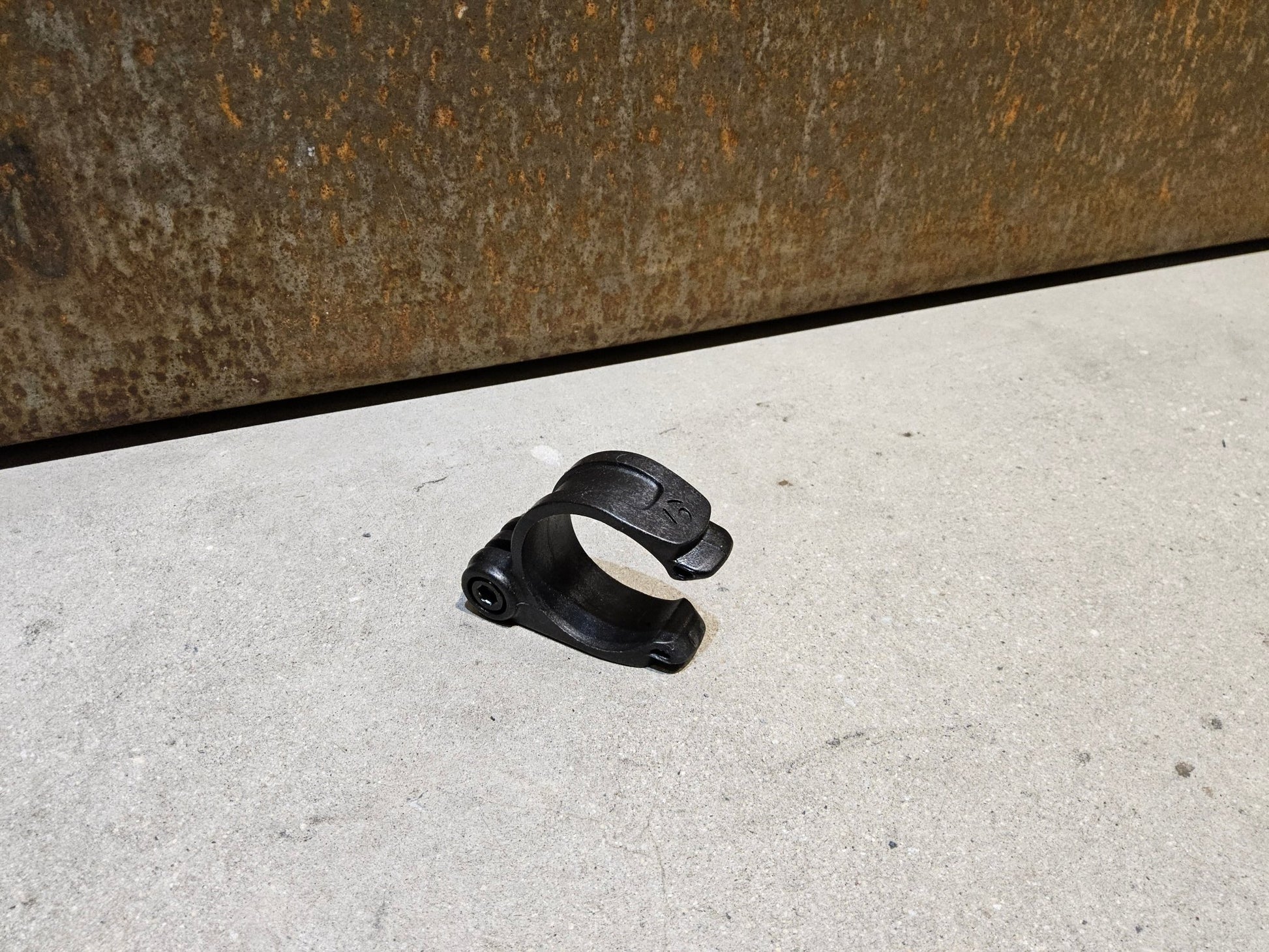 Computerhalterung von Bontrager, BONTRAGER BLENDR MONO SOCKEL FÜR XXX / PRO / ELITE VORBAU vor USEDBIKES - OB.DE Hintergrund