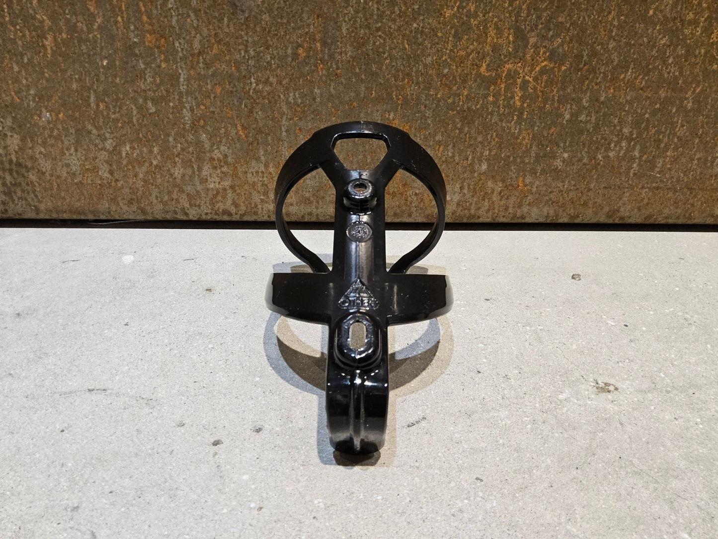 Trinkflaschen und Halter von Bontrager, BONTRAGER ELITE RECYCLED FLASCHENHALTER / SCHWARZ vor USEDBIKES - OB.DE Hintergrund