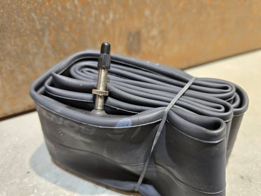 Reifen von Bontrager, BONTRAGER FAT - UND PLUS FAHRRADSCHLAUCH MIT PRESTAVENTIL 29X2.50 - 3.00 in variant_title vor USEDBIKES - OB.DE Hintergrund