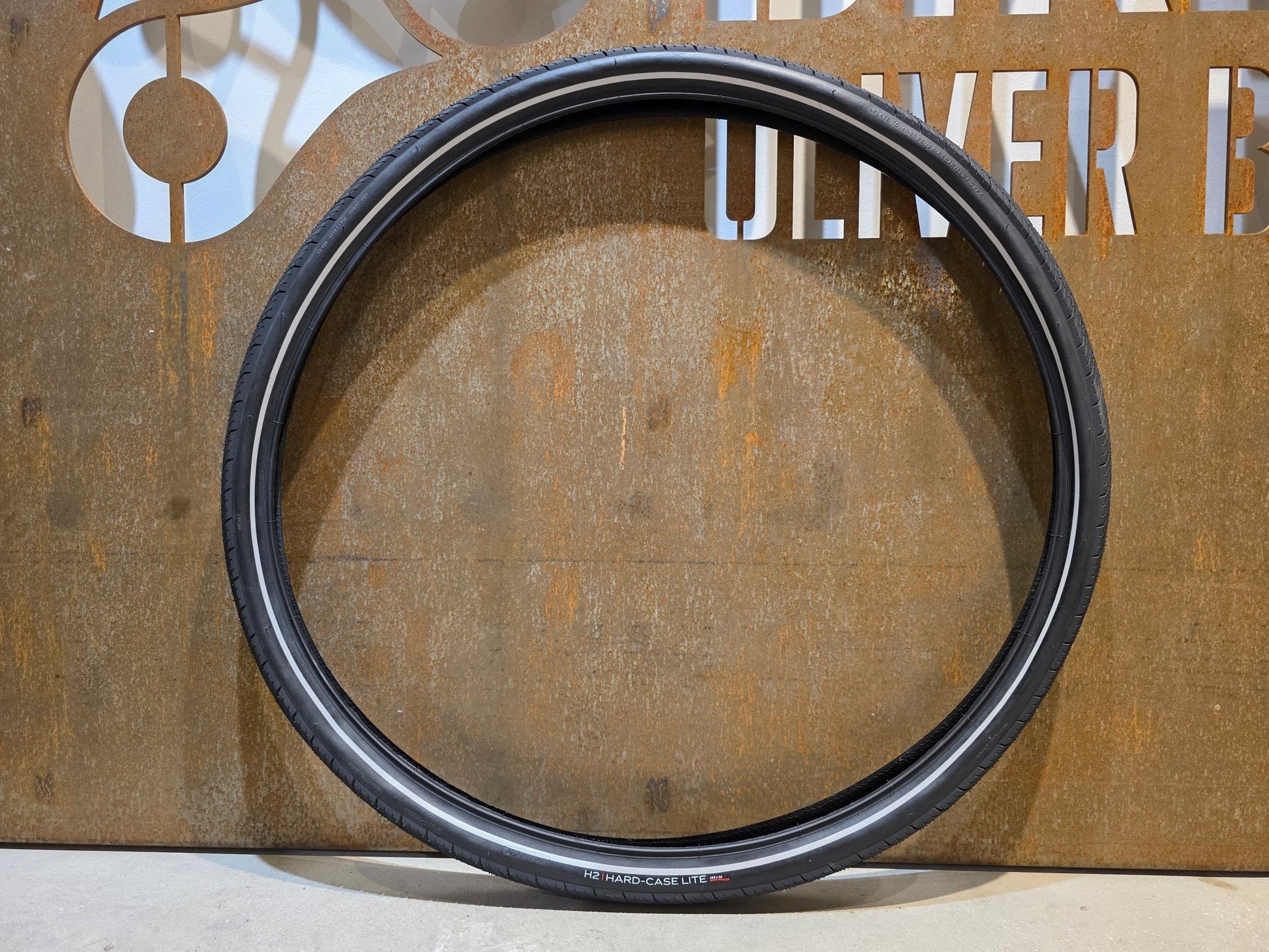 Reifen von Bontrager, BONTRAGER H2 HARD - CASE LITE HYBRID REIFEN 700C X 38 - 45MM vor USEDBIKES - OB.DE Hintergrund