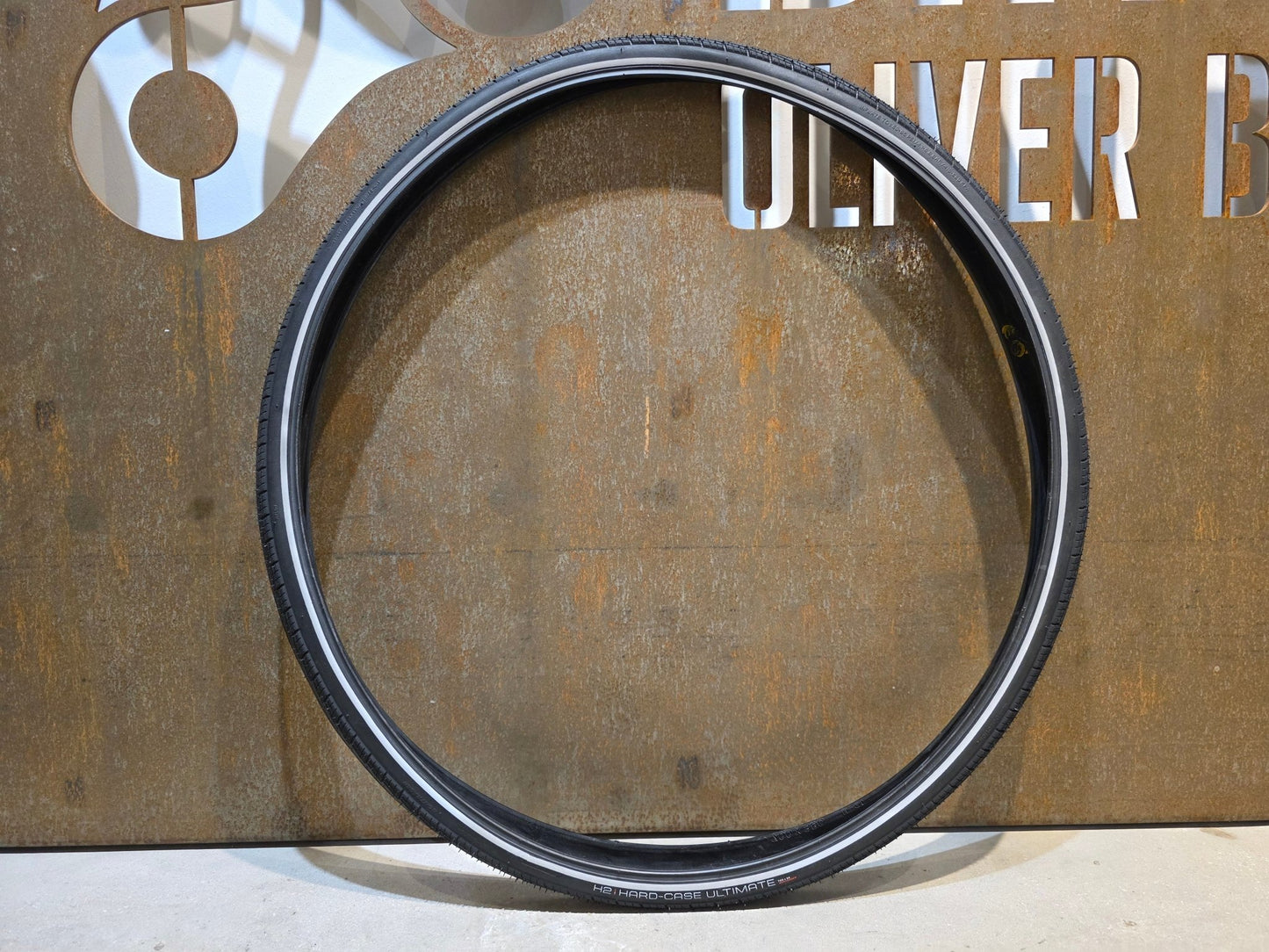 Reifen von Bontrager, BONTRAGER H2 HARD - CASE ULTIMATE HYBRID REIFEN 700C X 35MM vor USEDBIKES - OB.DE Hintergrund