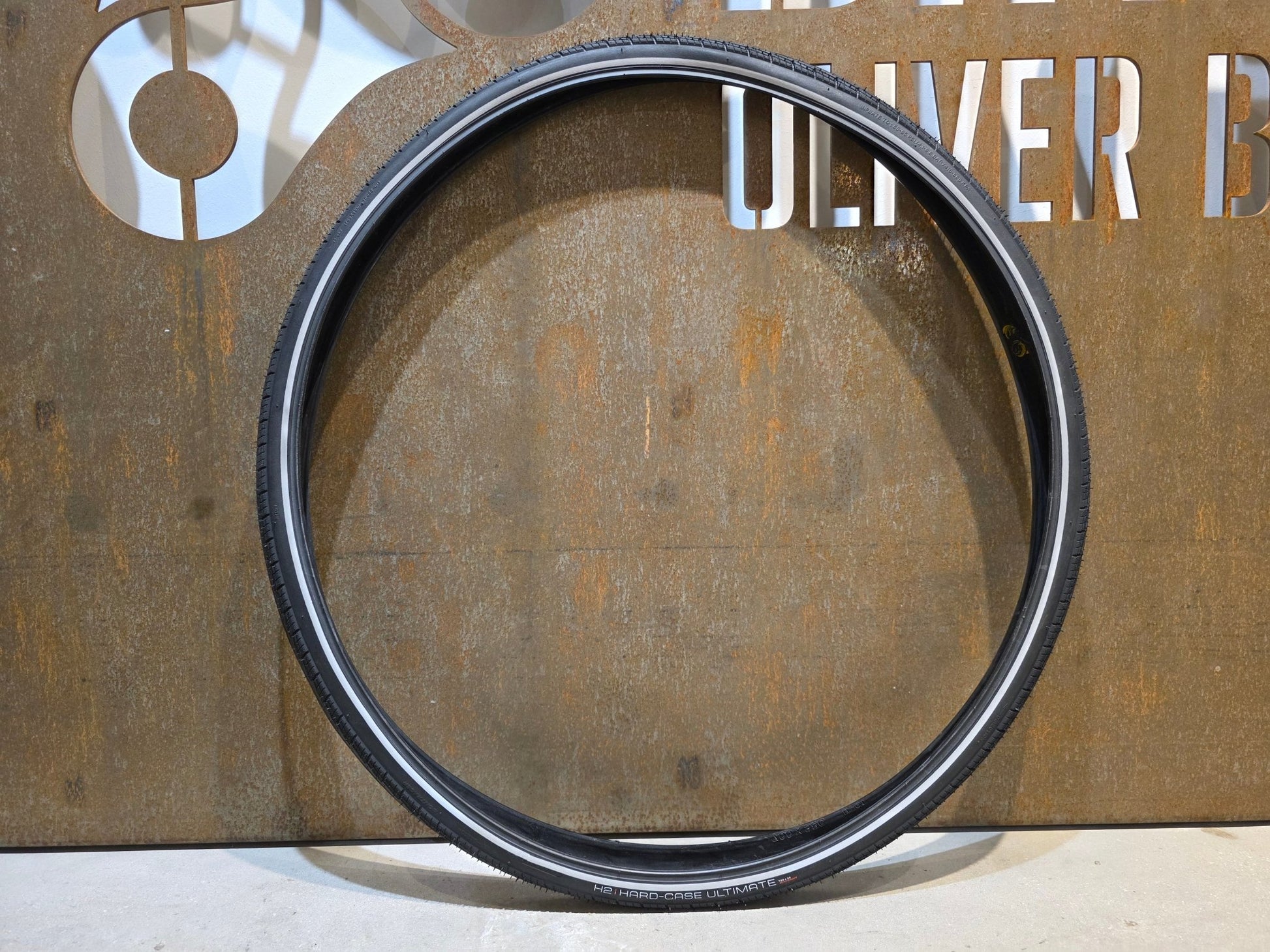 Reifen von Bontrager, BONTRAGER H2 HARD - CASE ULTIMATE HYBRID REIFEN 700C X 35MM vor USEDBIKES - OB.DE Hintergrund