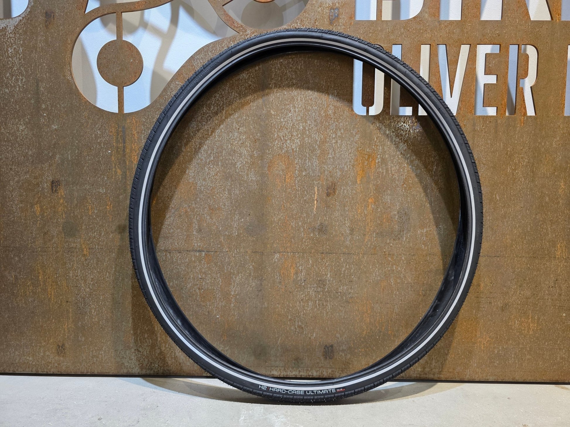 Reifen von Bontrager, BONTRAGER H2 HARD - CASE ULTIMATE HYBRID REIFEN 700C X 35MM vor USEDBIKES - OB.DE Hintergrund