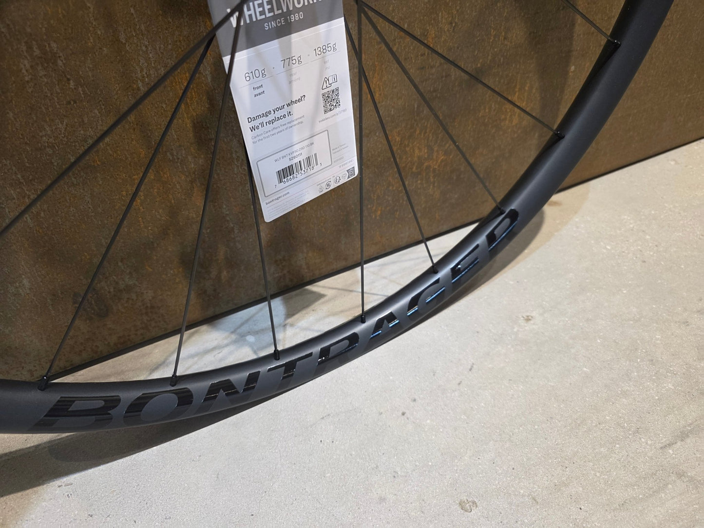 Laufrad/Laufradsatz von Bontrager, BONTRAGER KOVEE PRO 30 BOOST TLR 29 MTB LAUFRADSATZ DISC vor USEDBIKES - OB.DE Hintergrund