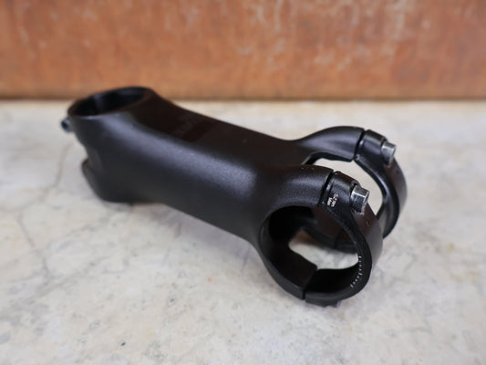 Vorbau von Bontrager, BONTRAGER KOVEE PRO 35 STEM - 13 GRAD 100MM vor USEDBIKES - OB.DE Hintergrund