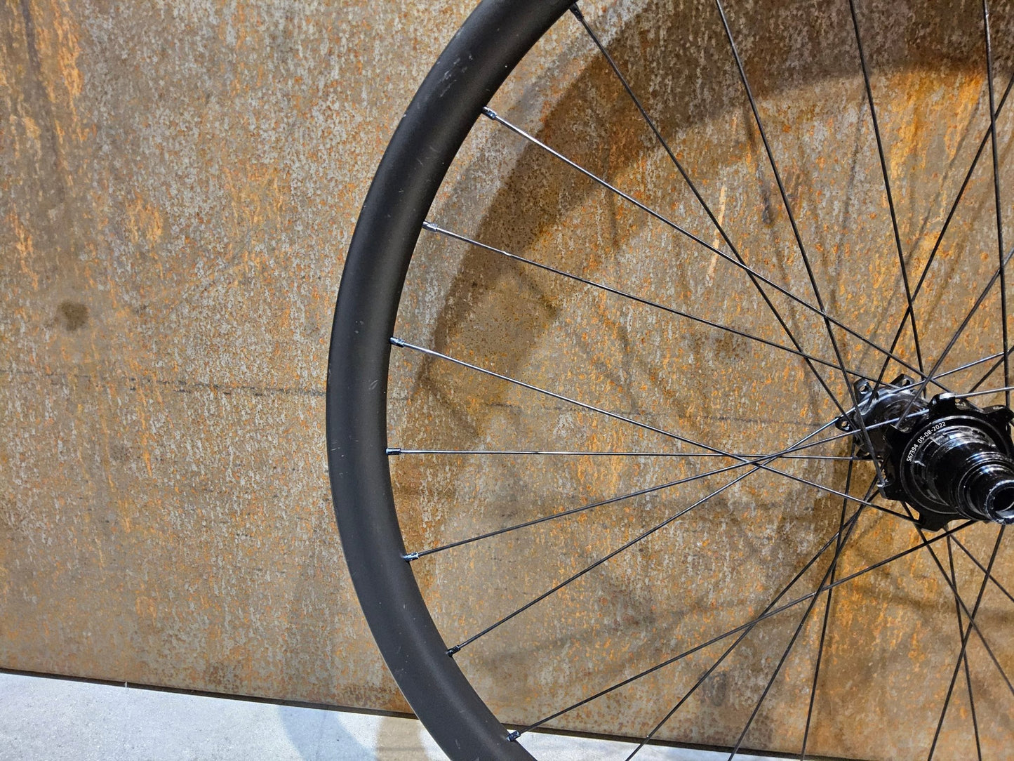 Laufrad/Laufradsatz von Bontrager, BONTRAGER LINE PRO 30 CARBON LAUFRADSATZ 29 / 27,5 ZOLL DISC XD - FREILAUF vor USEDBIKES - OB.DE Hintergrund