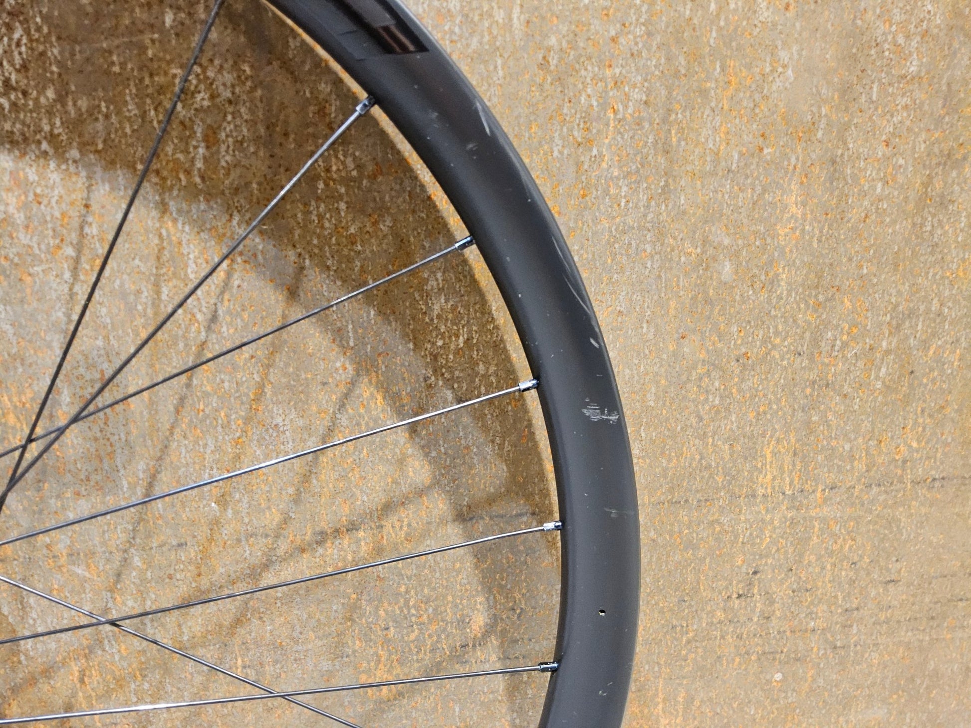 Laufrad/Laufradsatz von Bontrager, BONTRAGER LINE PRO 30 CARBON LAUFRADSATZ 29 / 27,5 ZOLL DISC XD - FREILAUF vor USEDBIKES - OB.DE Hintergrund