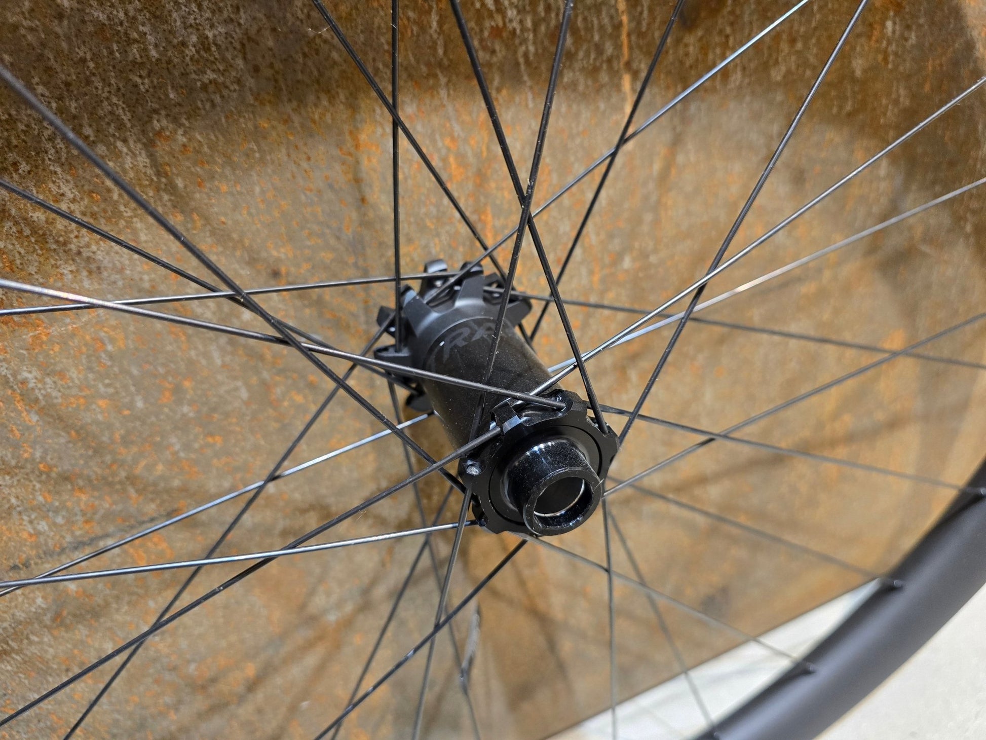 Laufrad/Laufradsatz von Bontrager, BONTRAGER LINE PRO 30 CARBON LAUFRADSATZ 29 / 27,5 ZOLL DISC XD - FREILAUF in variant_title vor USEDBIKES - OB.DE Hintergrund