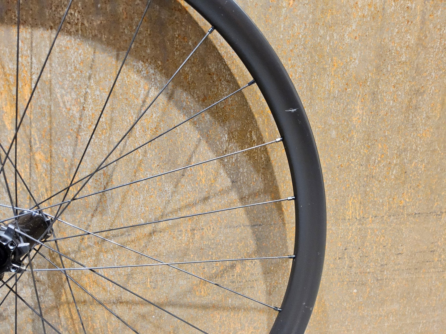 Laufrad/Laufradsatz von Bontrager, BONTRAGER LINE PRO 30 CARBON LAUFRADSATZ 29 / 27,5 ZOLL DISC XD - FREILAUF vor USEDBIKES - OB.DE Hintergrund