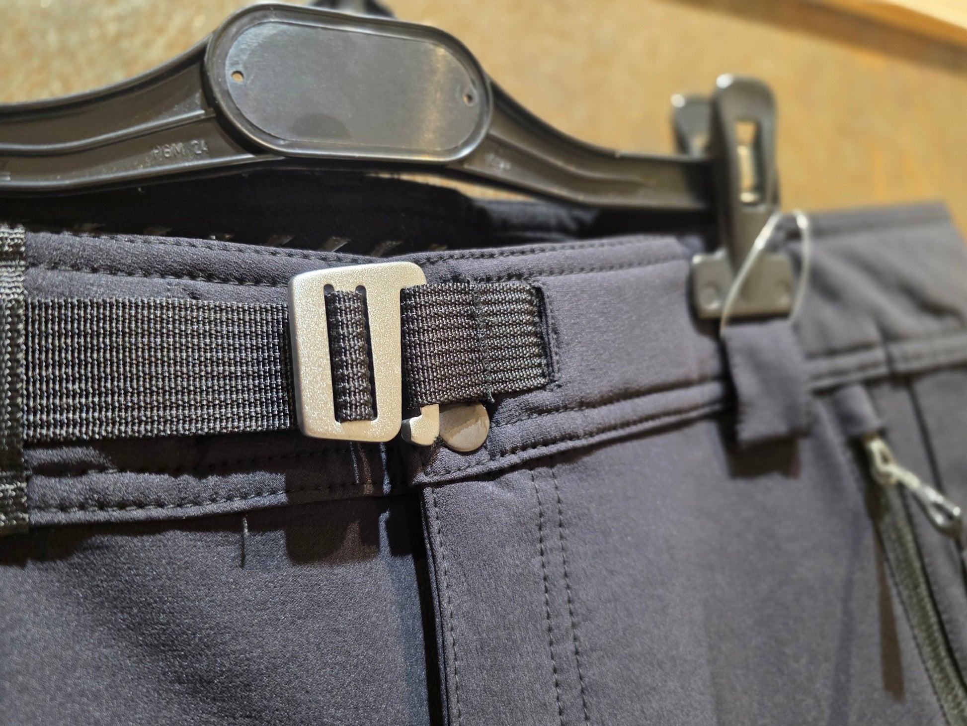 Hosen Herren von Bontrager, BONTRAGER OMW SOFTSHELL FATBIKE - HOSE / HERREN vor USEDBIKES - OB.DE Hintergrund