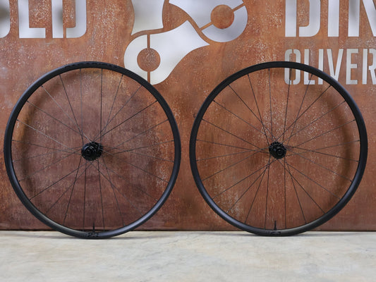 Laufrad/Laufradsatz von Bontrager, BONTRAGER PARADIGM 23 TLR ROAD LAUFRADSATZ DISC vor USEDBIKES - OB.DE Hintergrund