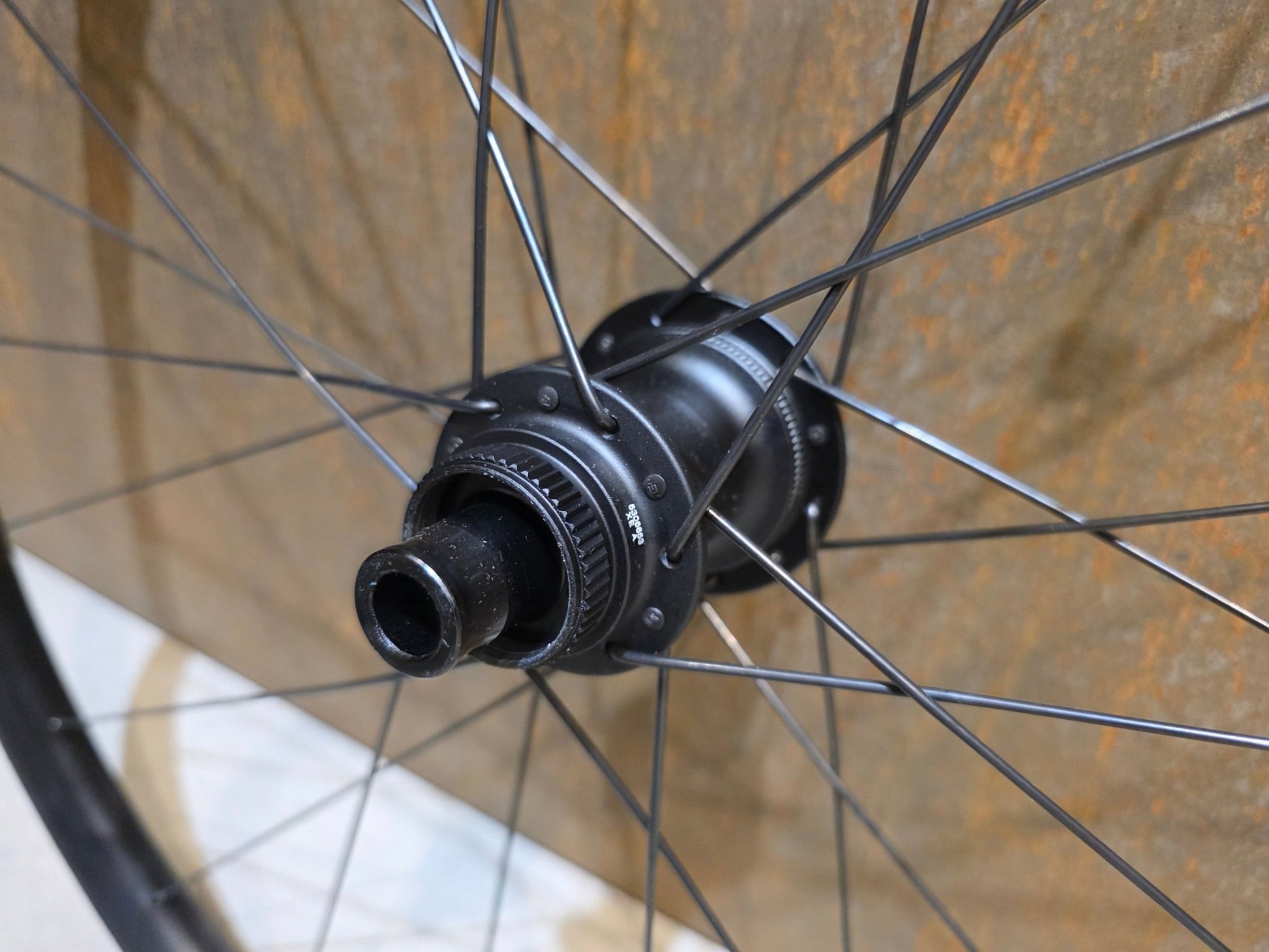 Laufrad/Laufradsatz von Bontrager, BONTRAGER PARADIGM COMP 25 TLR LAUFRADSATZ DISC vor USEDBIKES - OB.DE Hintergrund