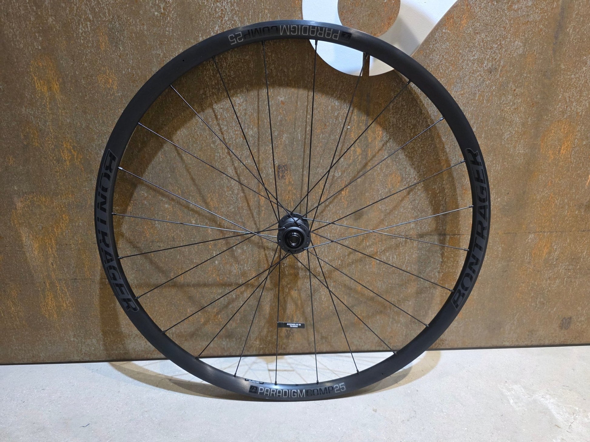 Laufrad/Laufradsatz von Bontrager, BONTRAGER PARADIGM COMP 25 TLR LAUFRADSATZ DISC vor USEDBIKES - OB.DE Hintergrund