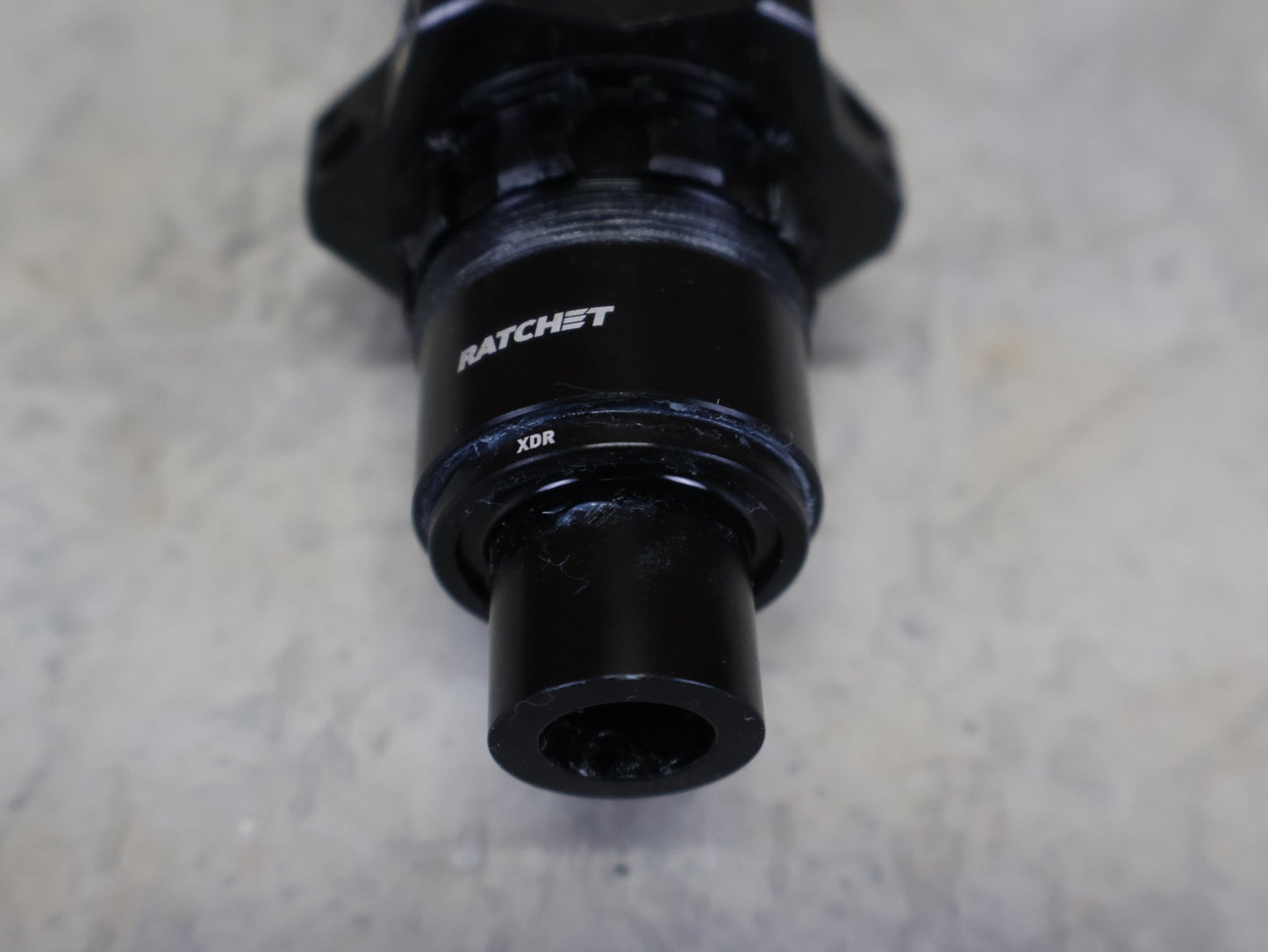 Zubehör von Bontrager, BONTRAGER PRO DT - 350 RENNRAD HINTERRADNABE 24 LOCH / 142MM vor USEDBIKES - OB.DE Hintergrund