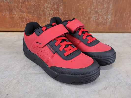 MTB - Herrenschuhe von Trek, BONTRAGER RALLY MOUNTAINBIKE - SCHUH – TREK FACTORY RACING TEAM EDITION / RED BLACK vor USEDBIKES - OB.DE Hintergrund