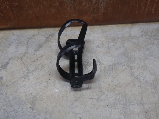 Trinkflaschen und Halter von Bontrager, BONTRAGER RIGHT SIDE LOAD RECYCLED FLASCHENHALTER / SCHWARZ OEM vor USEDBIKES - OB.DE Hintergrund