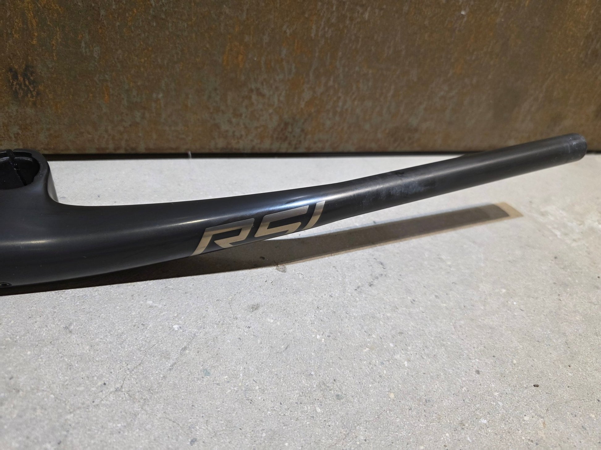 Lenker von Bontrager, BONTRAGER RSL MOUNTAINBIKE LENKER - / VORBAUEINHEIT 755MM X 45MM in variant_title vor USEDBIKES - OB.DE Hintergrund