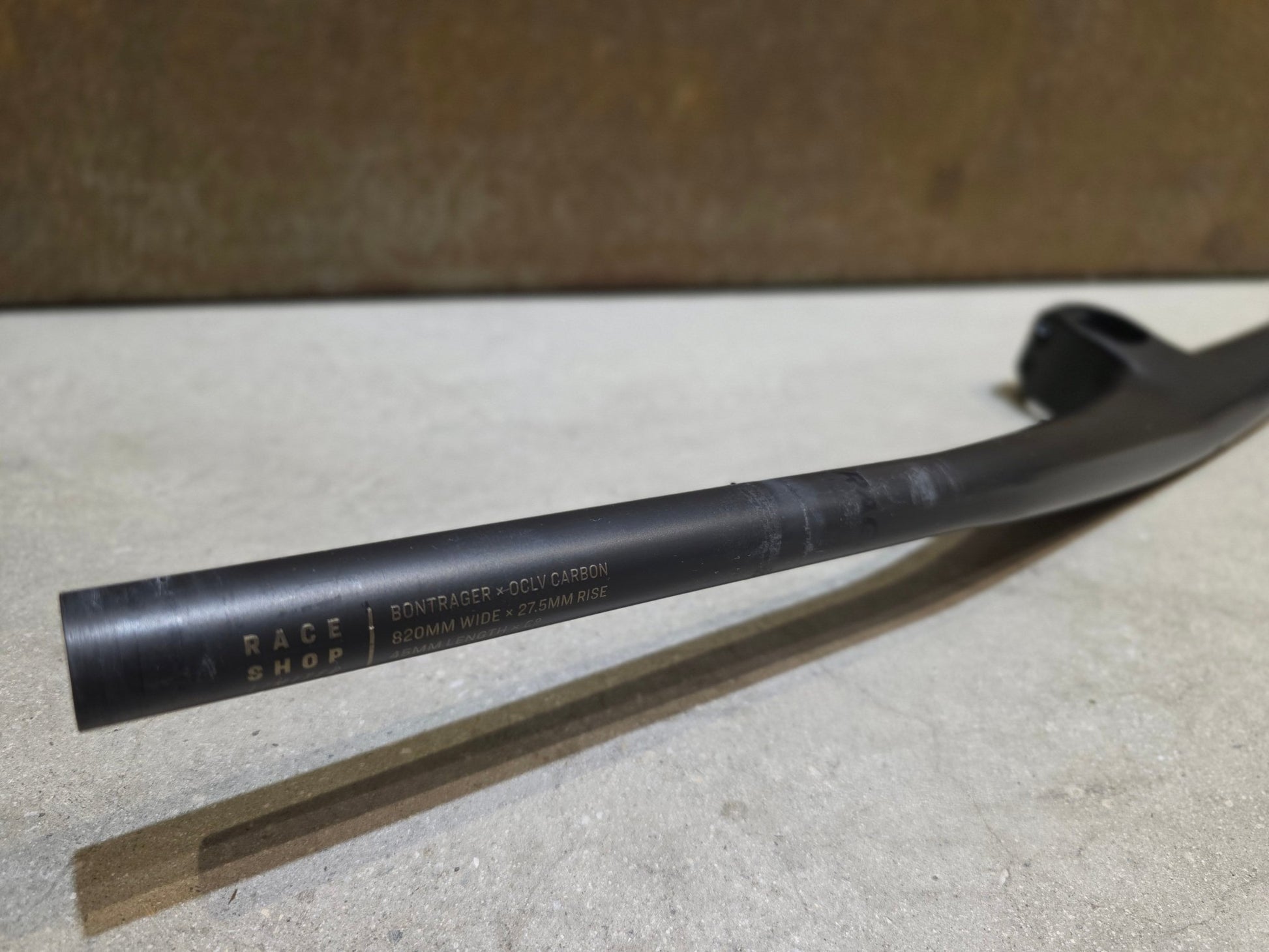 Lenker von Bontrager, BONTRAGER RSL MOUNTAINBIKE LENKER - / VORBAUEINHEIT 755MM X 45MM in variant_title vor USEDBIKES - OB.DE Hintergrund