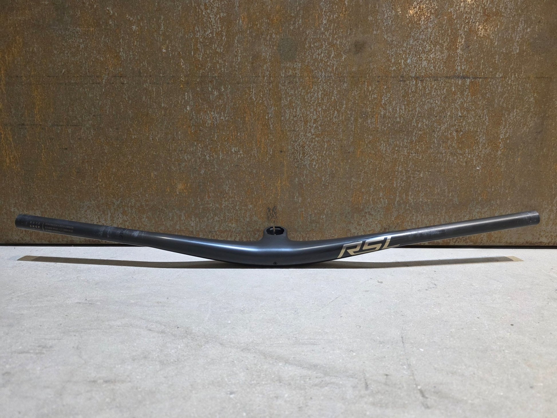 Lenker von Bontrager, BONTRAGER RSL MOUNTAINBIKE LENKER - / VORBAUEINHEIT 755MM X 45MM in variant_title vor USEDBIKES - OB.DE Hintergrund