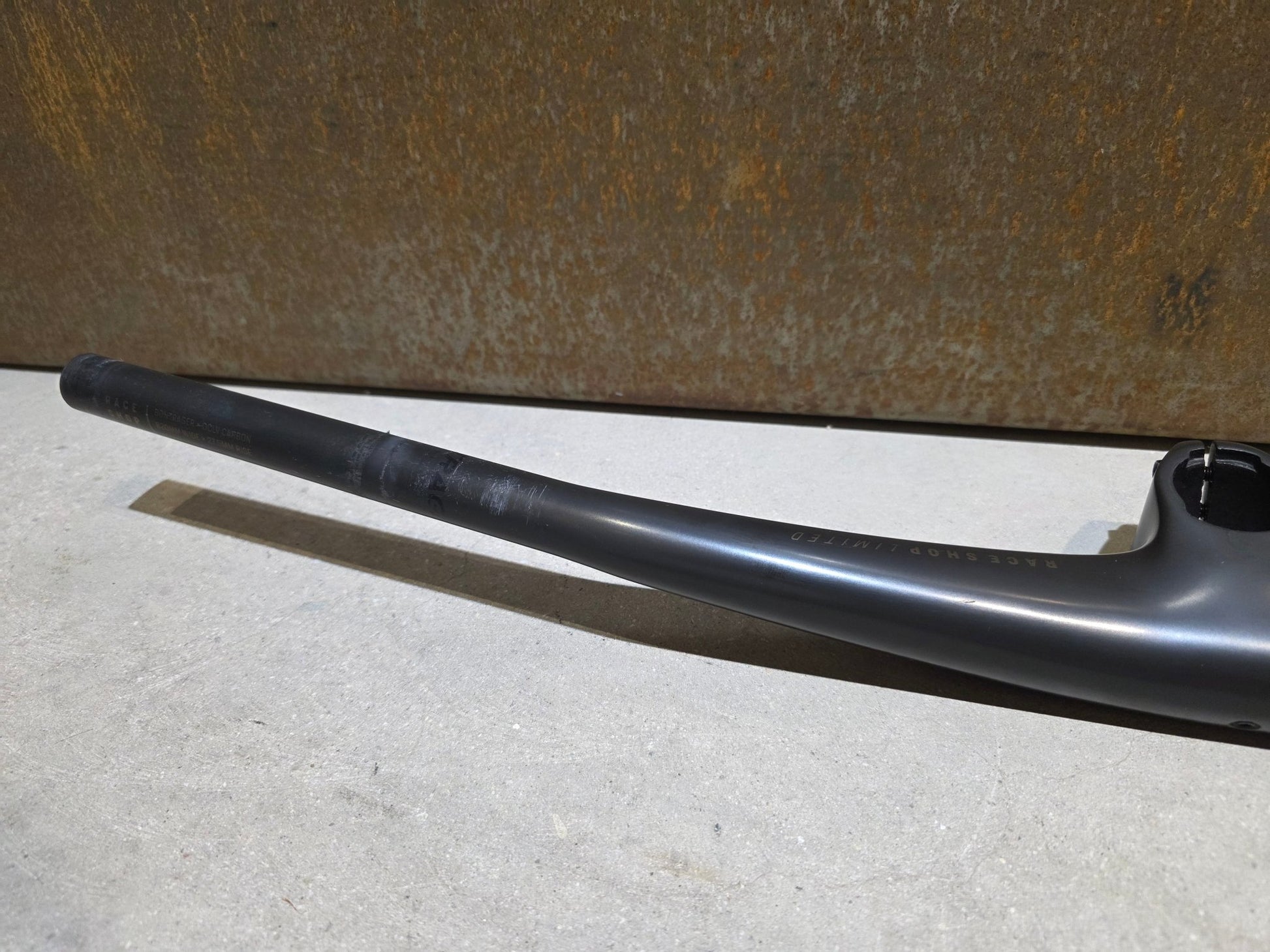 Lenker von Bontrager, BONTRAGER RSL MOUNTAINBIKE LENKER - / VORBAUEINHEIT 755MM X 45MM in variant_title vor USEDBIKES - OB.DE Hintergrund