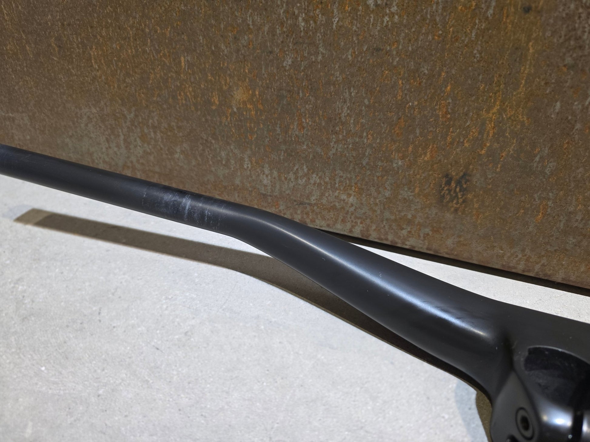 Lenker von Bontrager, BONTRAGER RSL MOUNTAINBIKE LENKER - / VORBAUEINHEIT 755MM X 45MM in variant_title vor USEDBIKES - OB.DE Hintergrund