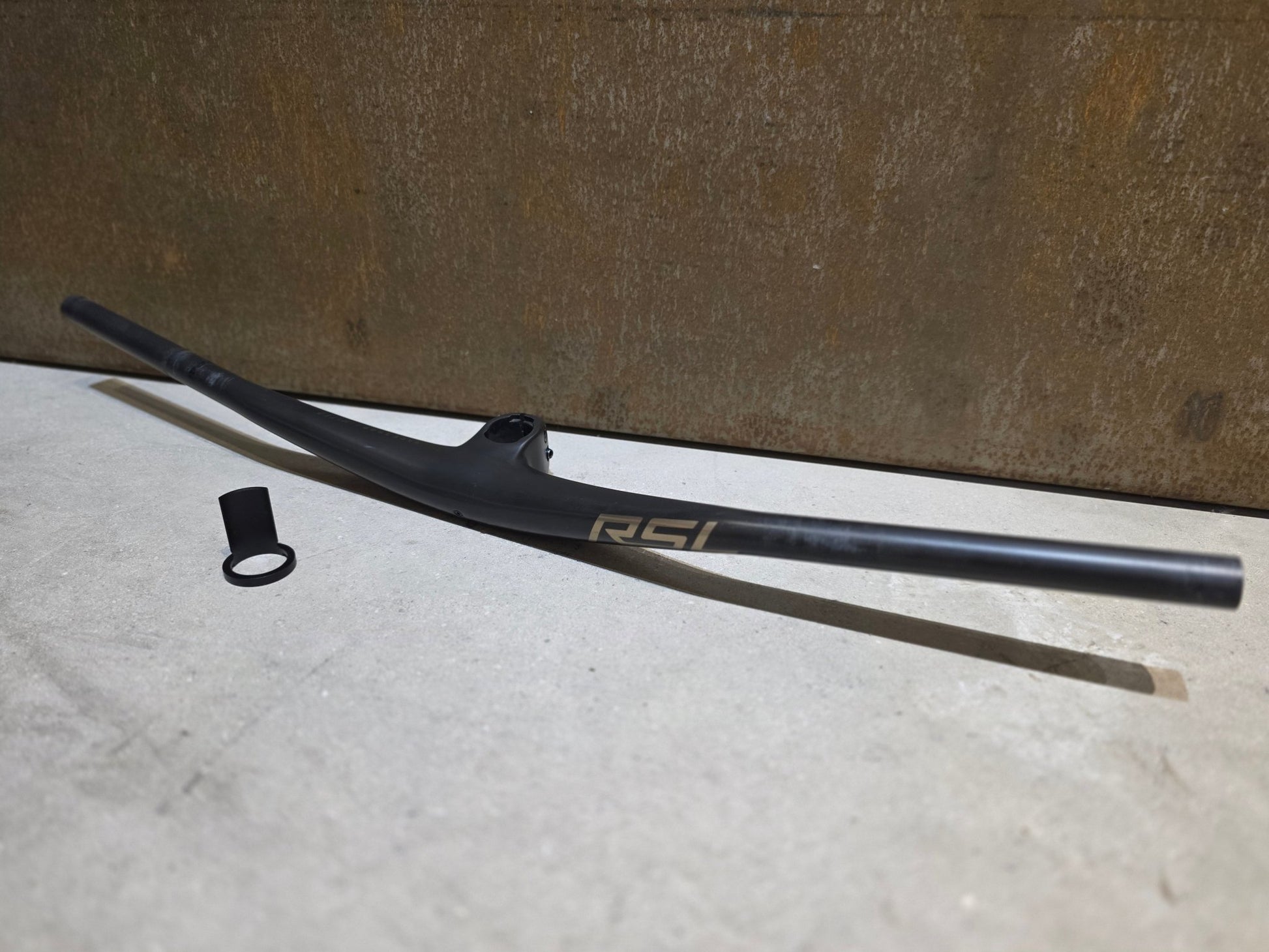 Lenker von Bontrager, BONTRAGER RSL MOUNTAINBIKE LENKER - / VORBAUEINHEIT 755MM X 45MM in variant_title vor USEDBIKES - OB.DE Hintergrund