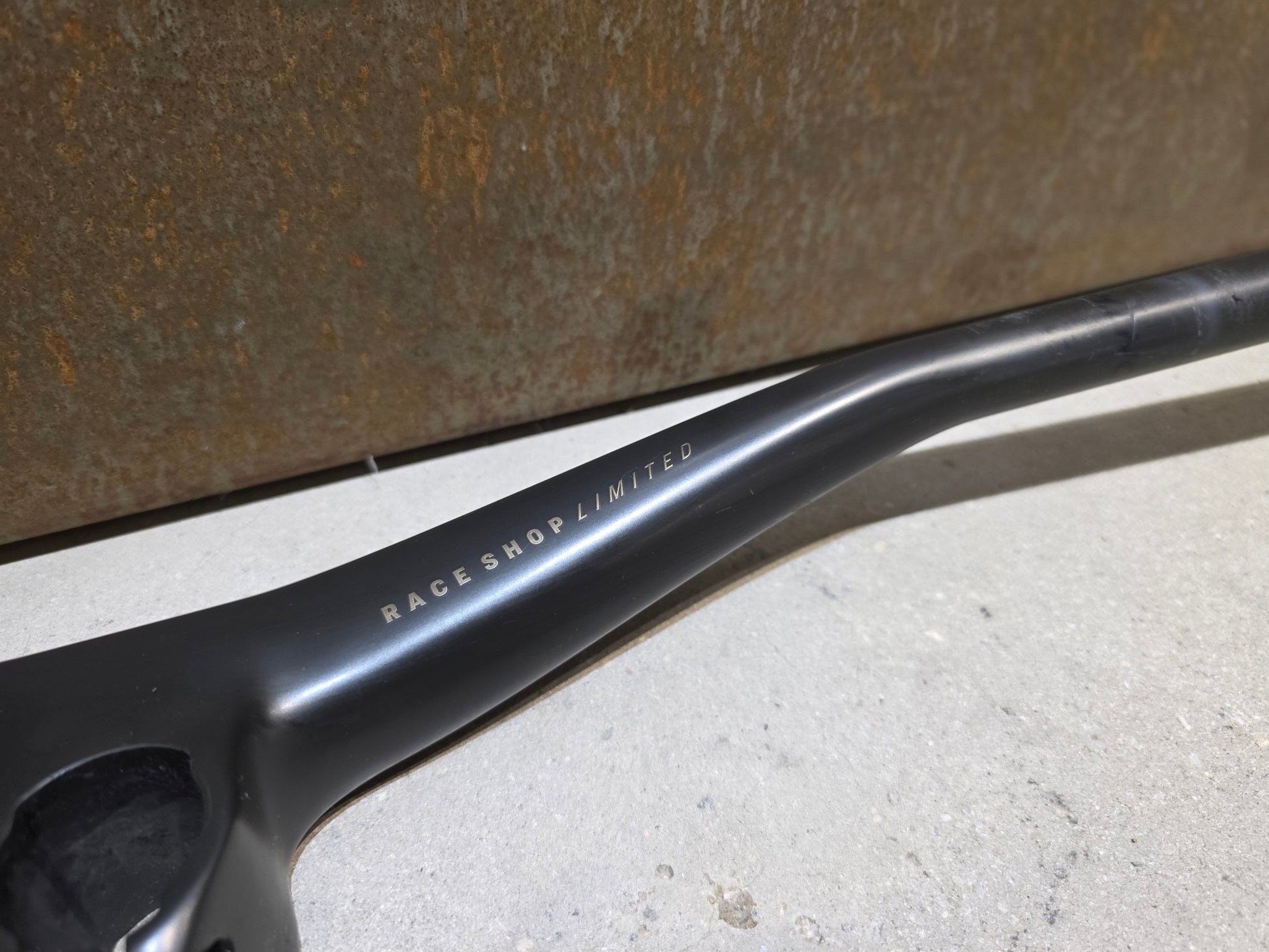 Lenker von Bontrager, BONTRAGER RSL MOUNTAINBIKE LENKER - / VORBAUEINHEIT 755MM X 45MM in variant_title vor USEDBIKES - OB.DE Hintergrund