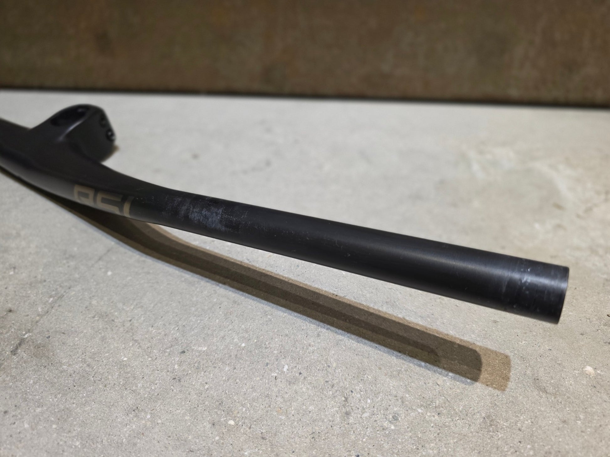 Lenker von Bontrager, BONTRAGER RSL MOUNTAINBIKE LENKER - / VORBAUEINHEIT 755MM X 45MM in variant_title vor USEDBIKES - OB.DE Hintergrund