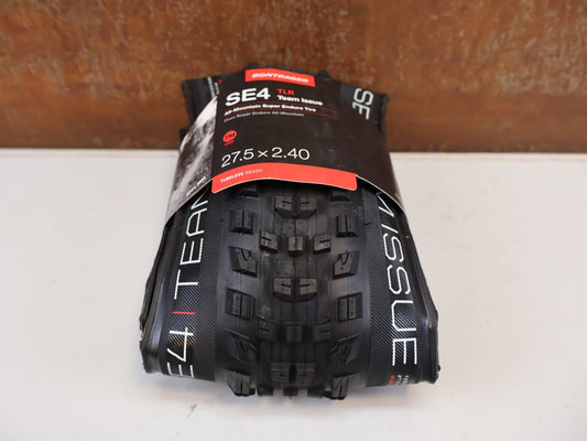 Reifen von Bontrager, BONTRAGER SE4 TEAM ISSUE TLR MTB-REIFEN 27.5X2.4 SCHWARZ 845G vor USEDBIKES-OB.DE Hintergrund
