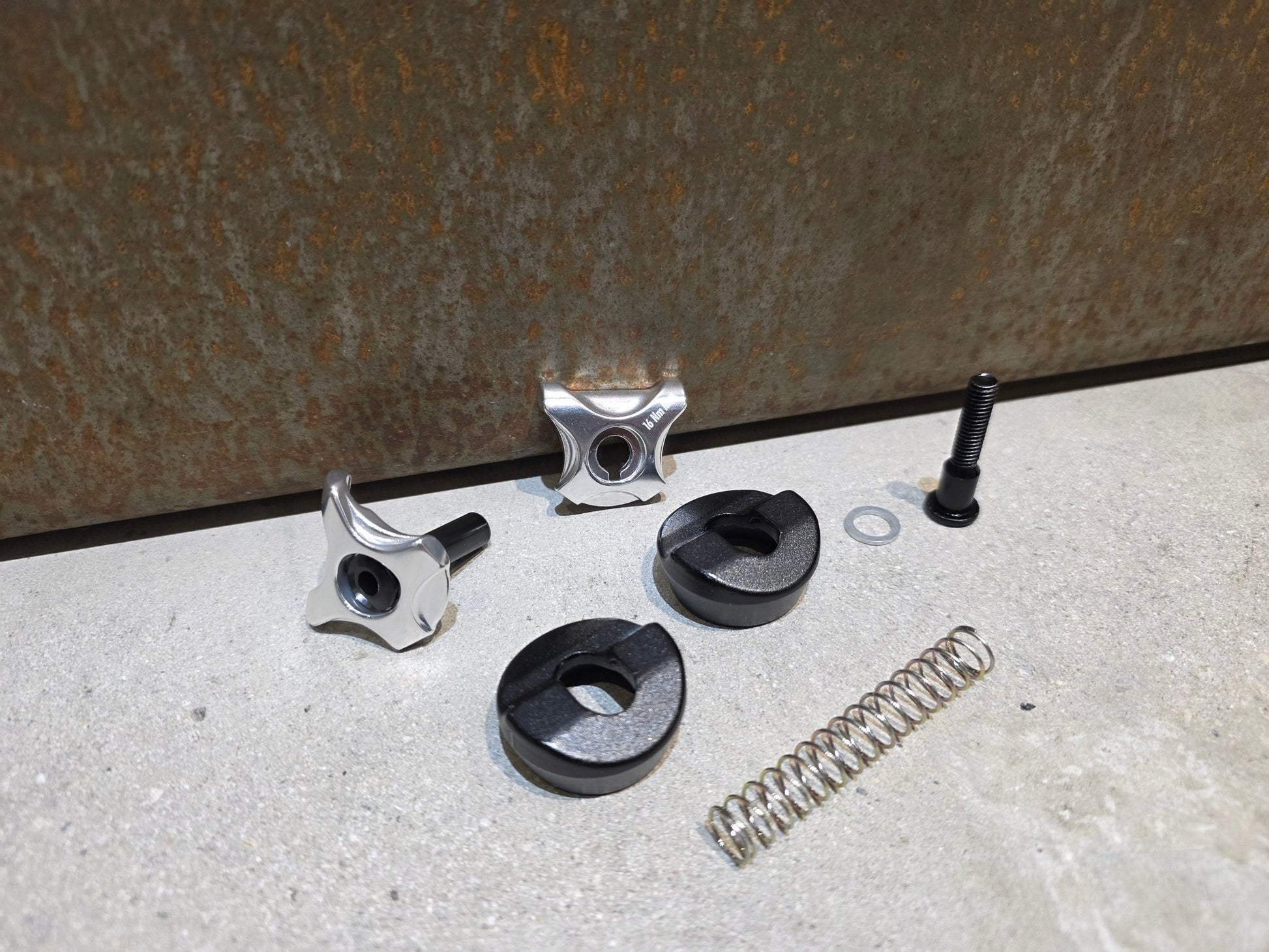 Zubehör von Bontrager, BONTRAGER TEILEKIT FÜR DREHKOPF SATTELSTÜTZEN / 272628 / 7 X 7MM vor USEDBIKES - OB.DE Hintergrund