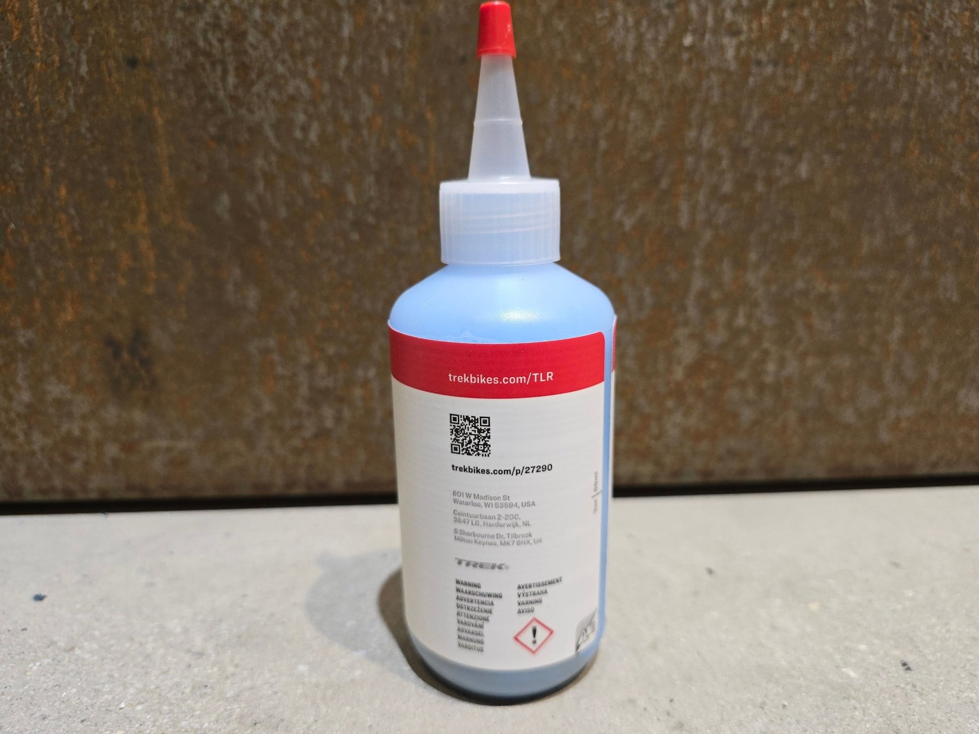 Zubehör von Trek, BONTRAGER TLR SEALANT REIFENDICHTMITTEL / LATEXMILCH 6OZ / 177ML vor USEDBIKES - OB.DE Hintergrund