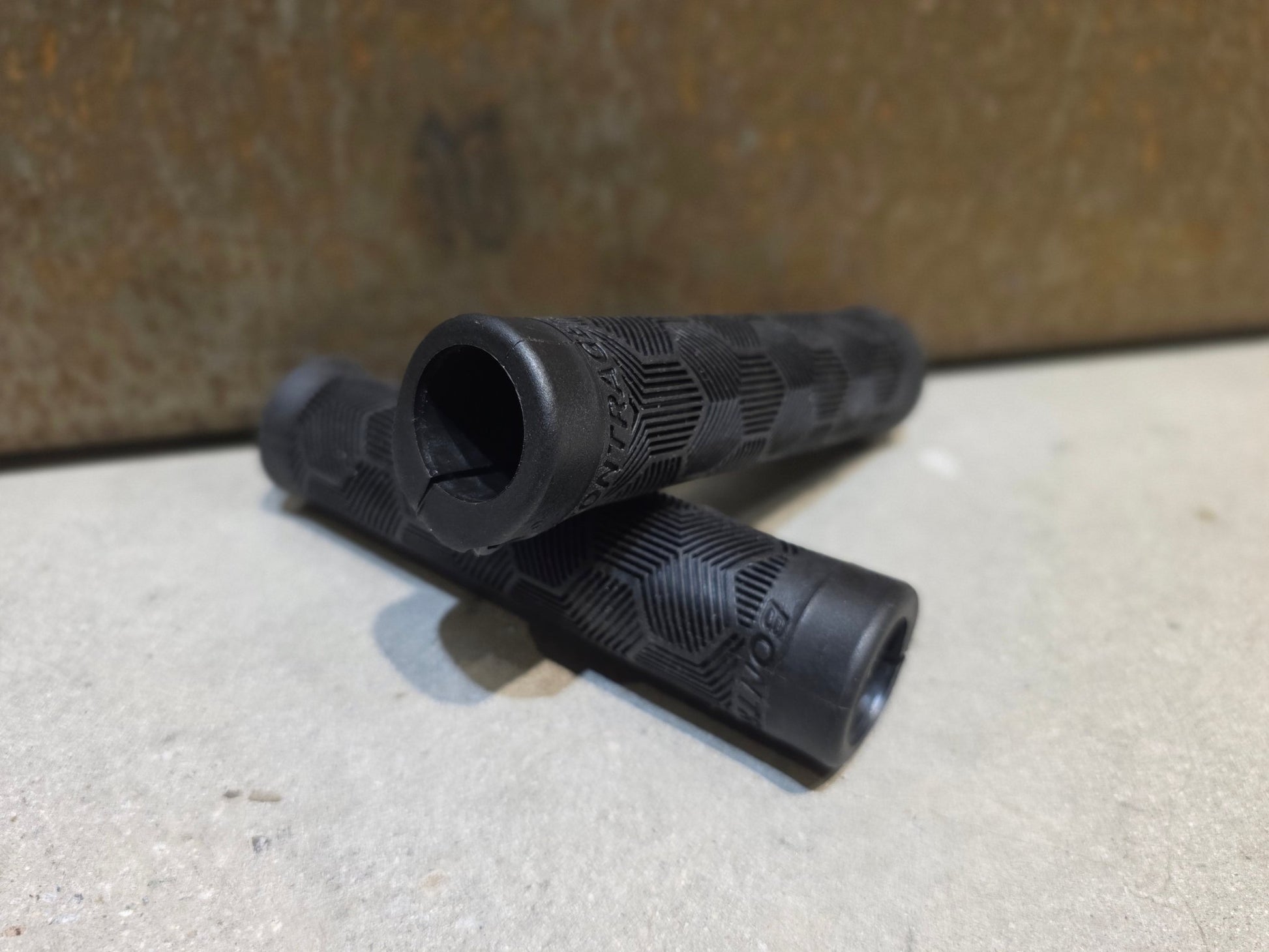 Lenker von Bontrager, BONTRAGER XR TRAIL COMP MTB GRIFFSET vor USEDBIKES - OB.DE Hintergrund