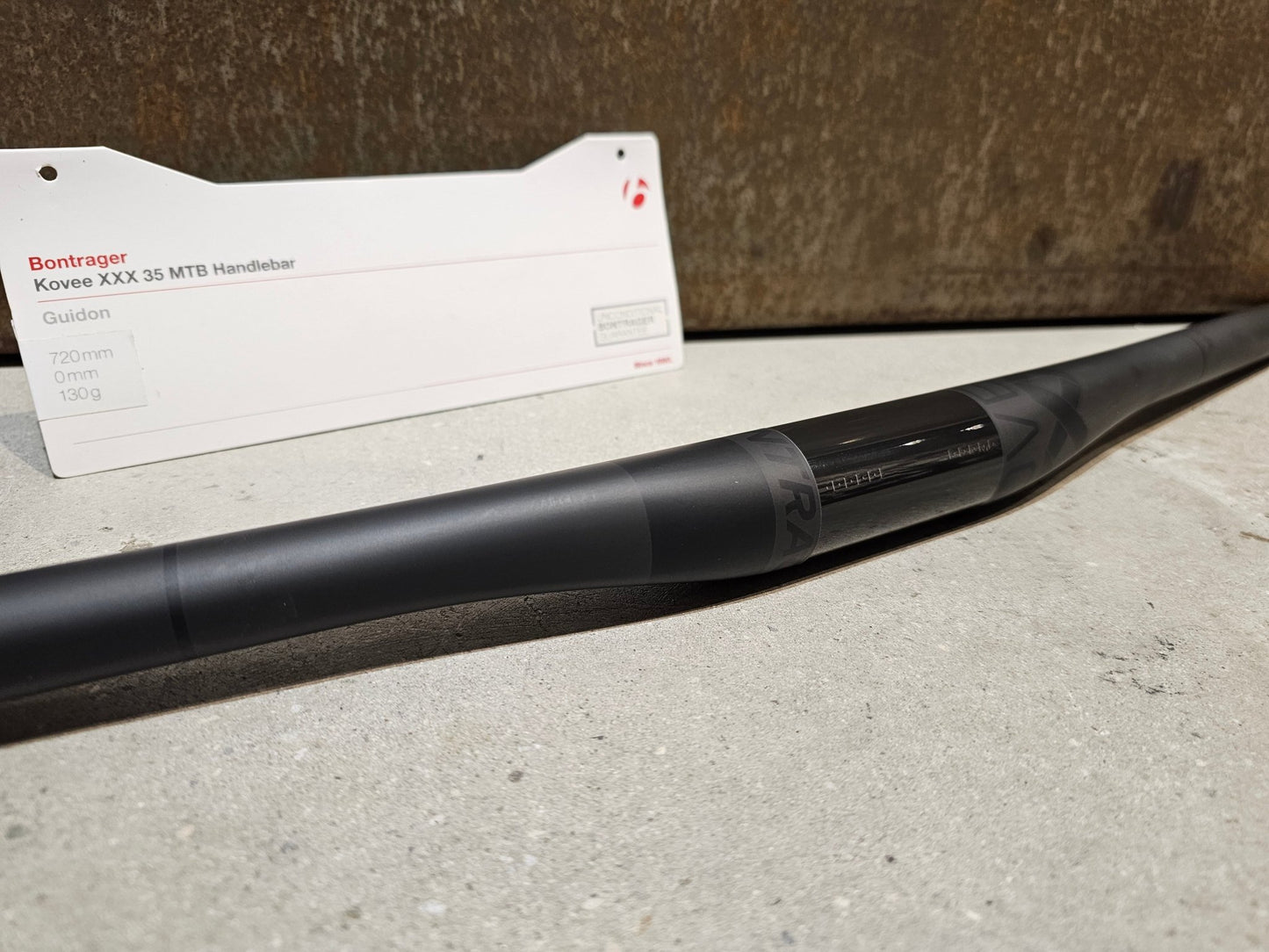 Lenker von Bontrager, BONTRAGER XXX 35 MOUNTAINBIKE LENKER 720MM in variant_title vor USEDBIKES - OB.DE Hintergrund