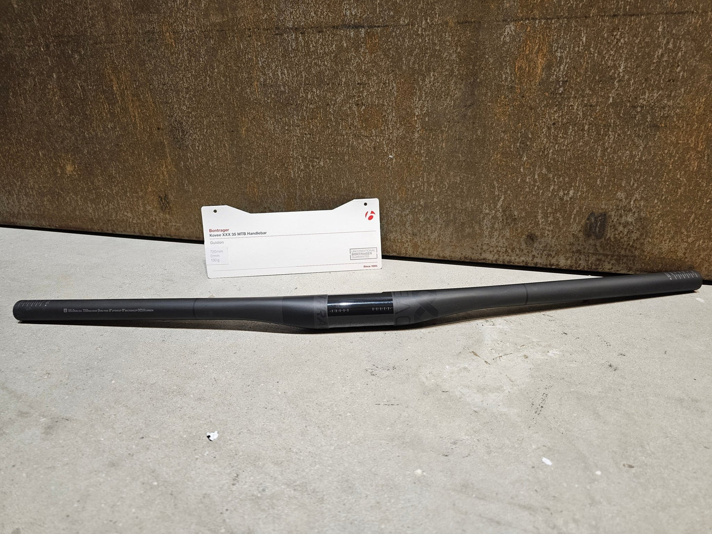Lenker von Bontrager, BONTRAGER XXX 35 MOUNTAINBIKE LENKER 720MM in variant_title vor USEDBIKES - OB.DE Hintergrund