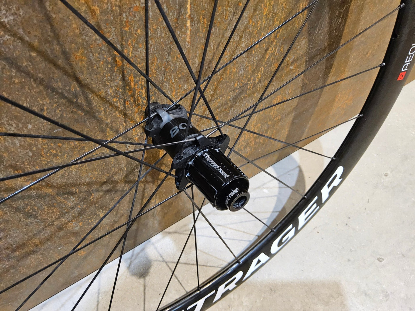 Laufrad/Laufradsatz von Bontrager, BONTRAGER XXX 4 TLR CLINCHER LAUFRADSATZ DISC vor USEDBIKES - OB.DE Hintergrund