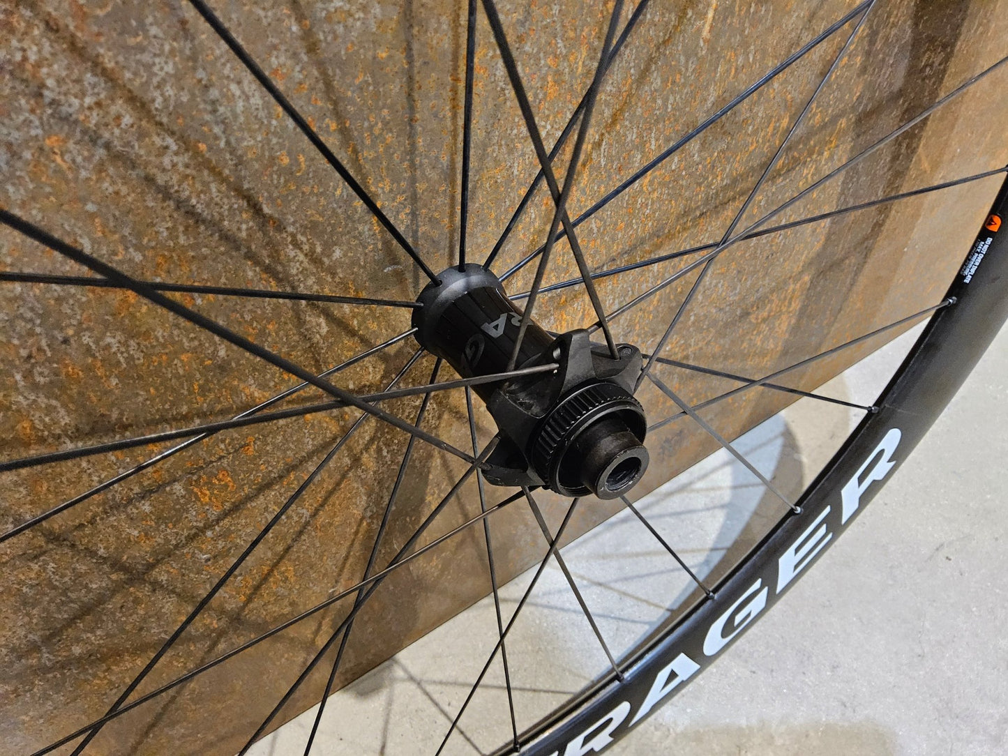 Laufrad/Laufradsatz von Bontrager, BONTRAGER XXX 4 TLR CLINCHER LAUFRADSATZ DISC vor USEDBIKES - OB.DE Hintergrund